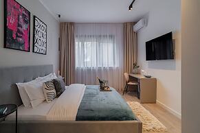 Vibrant & Spacious 3BR Condos on Amzei Square