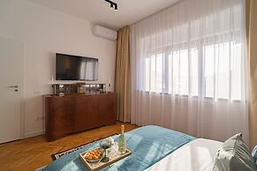 Vibrant & Spacious 3BR Condos on Amzei Square