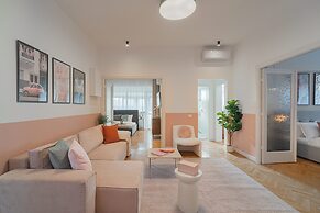 Vibrant & Spacious 3BR Condos on Amzei Square