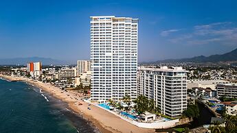 Oceanfront 1BR With Balcony - Sea View Pools