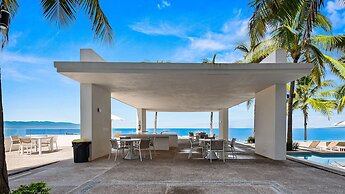 Oceanfront 1BR With Balcony - Sea View Pools