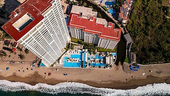 Oceanfront 1BR With Balcony - Sea View Pools