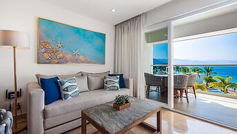 Oceanfront 1BR With Balcony - Sea View Pools