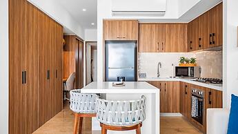 Oceanfront 1BR With Balcony - Sea View Pools