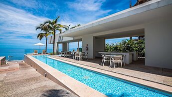 Oceanfront 1BR With Balcony - Sea View Pools