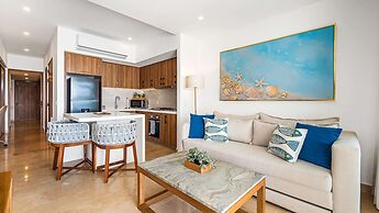 Oceanfront 1BR With Balcony - Sea View Pools