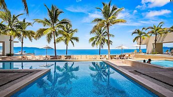 Oceanfront 1BR With Balcony - Sea View Pools