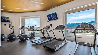 Oceanfront 1BR With Balcony - Sea View Pools