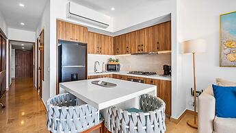 Oceanfront 1BR With Balcony - Sea View Pools
