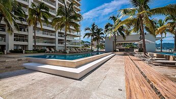 Oceanfront 1BR With Balcony - Sea View Pools