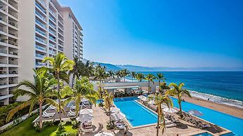 Oceanfront 1BR With Balcony - Sea View Pools