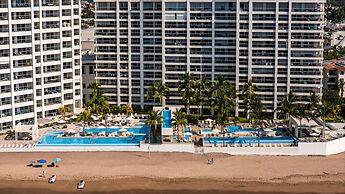 Oceanfront 1BR With Balcony - Sea View Pools