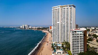 Oceanfront 1BR With Balcony - Sea View Pools