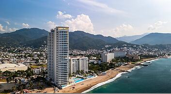 Oceanfront 1BR With Balcony - Sea View Pools
