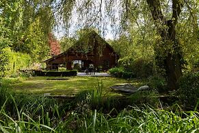 Huswell - Tranquil Retreat Cozy Chalet in the Heart of Urse