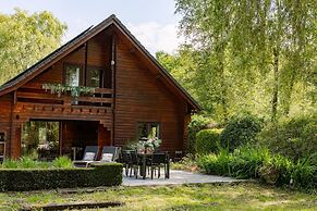Huswell - Tranquil Retreat Cozy Chalet in the Heart of Urse