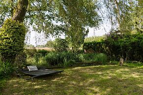 Huswell - Tranquil Retreat Cozy Chalet in the Heart of Urse