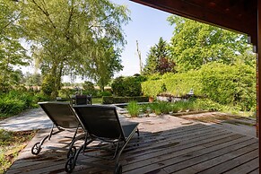 Huswell - Tranquil Retreat Cozy Chalet in the Heart of Urse