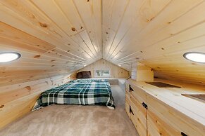 Cozy 3BR Cabin With Hot Tub on Nippersink Creek