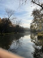 Cozy 3BR Cabin With Hot Tub on Nippersink Creek
