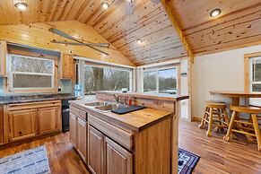 Cozy 3BR Cabin With Hot Tub on Nippersink Creek