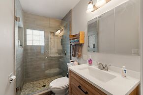 Cozy 3BR Cabin With Hot Tub on Nippersink Creek