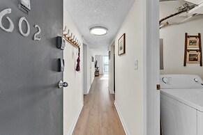 Coastal Retreat 2br Condo 4-min Walk To Beach 2 Bedroom Condo
