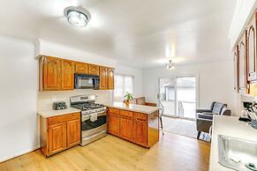 13 Mi to Downtown Detroit: Bright Home