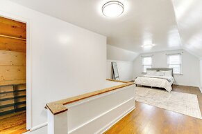 13 Mi to Downtown Detroit: Bright Home