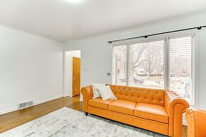 13 Mi to Downtown Detroit: Bright Home