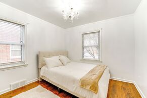 13 Mi to Downtown Detroit: Bright Home