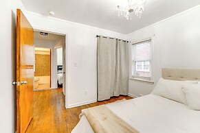 13 Mi to Downtown Detroit: Bright Home