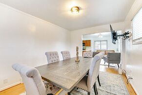 13 Mi to Downtown Detroit: Bright Home