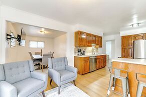 13 Mi to Downtown Detroit: Bright Home