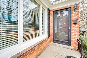 13 Mi to Downtown Detroit: Bright Home