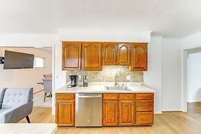 13 Mi to Downtown Detroit: Bright Home