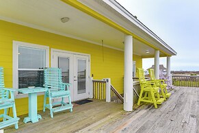 Walk to Beach: Bayfront Gilchrist Getaway!
