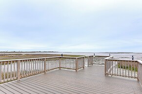 Walk to Beach: Bayfront Gilchrist Getaway!