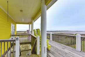Walk to Beach: Bayfront Gilchrist Getaway!