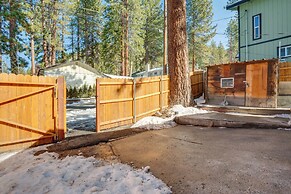 Walk to Beach: Dog-friendly Cabin in Glenbrook!