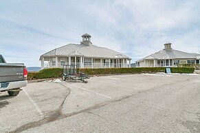 Sunrise Views & Pool Access: Table Rock Lake Condo