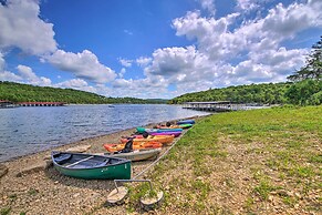 Sunrise Views & Pool Access: Table Rock Lake Condo