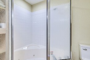 Sunrise Views & Pool Access: Table Rock Lake Condo