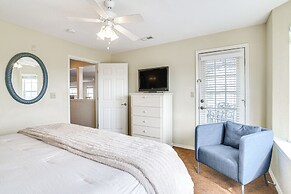 Sunrise Views & Pool Access: Table Rock Lake Condo