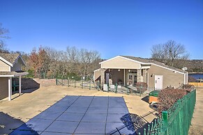 Sunrise Views & Pool Access: Table Rock Lake Condo