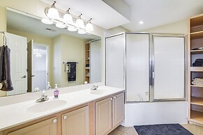 Sunrise Views & Pool Access: Table Rock Lake Condo