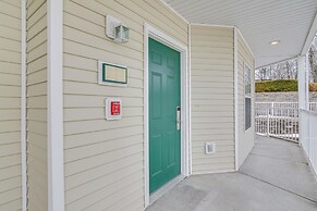 Sunrise Views & Pool Access: Table Rock Lake Condo