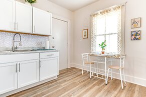 3 Mi to Dtwn Indy: Pet-friendly Home w/ Backyard!