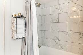 3 Mi to Dtwn Indy: Pet-friendly Home w/ Backyard!