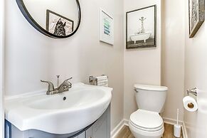 3 Mi to Dtwn Indy: Pet-friendly Home w/ Backyard!